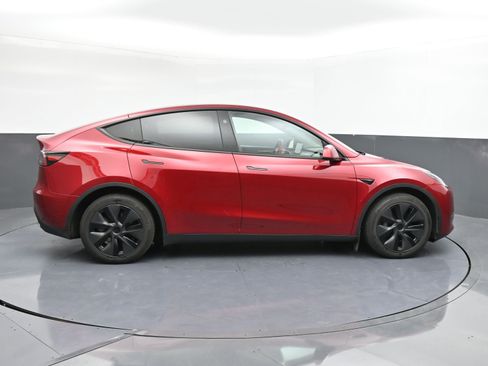Used 2025 Tesla Model Y Long Range image 9