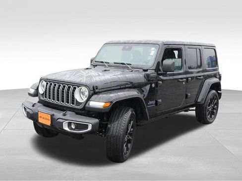 Certified 2025 Jeep Wrangler Unlimited Sahara w/ Safety Group image 11