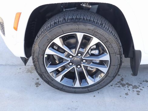 New 2025 Jeep Grand Cherokee L Overland w/ Luxury Tech Group IV image 20