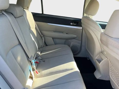 Used 2011 Subaru Outback 2.5i Premium w/ All-Weather Pkg AWD/4WD image 10