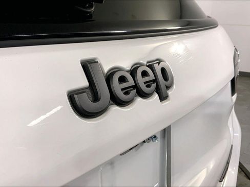 Used 2025 Jeep Compass Trailhawk AWD/4WD image 31