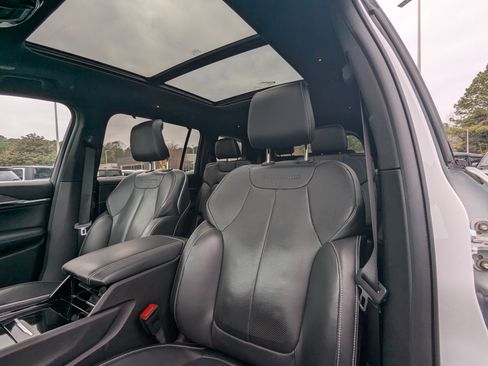 Certified 2021 Jeep Grand Cherokee L Overland w/ Luxury Tech Group IV image 9