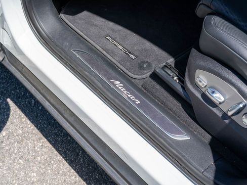 Certified 2026 Porsche Macan AWD/4WD image 24