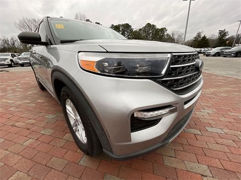 Used 2021 Ford Explorer XLT w/ Equipment Group 202A image 6