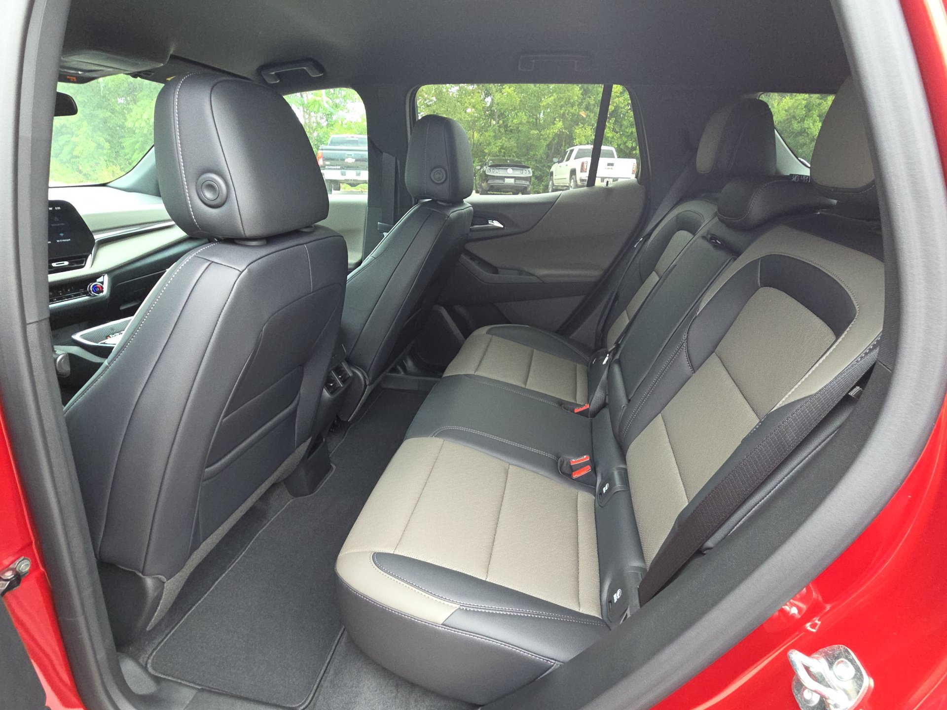 New 2027 Chevrolet Equinox LT w/ Convenience Package II AWD/4WD image 28