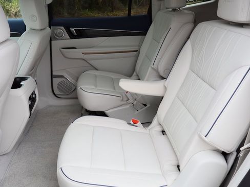 Used 2025 Buick Enclave Avenir image 25