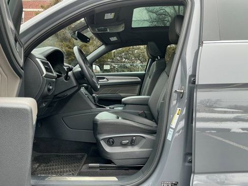 Used 2021 Volkswagen Atlas Cross Sport SE w/ Panoramic Sunroof Package image 11