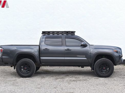 Used 2020 Toyota Tacoma TRD Off-Road w/ TRD Premium Off Road Package AWD/4WD image 6