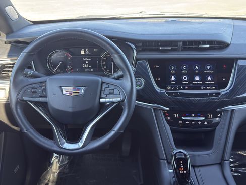 Used 2025 Cadillac XT6 Premium Luxury image 36