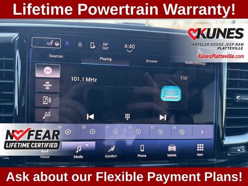 Used 2023 Chrysler Pacifica Touring-L image 17