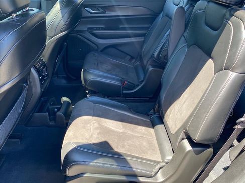 Used 2023 Jeep Grand Cherokee L Laredo AWD/4WD image 23