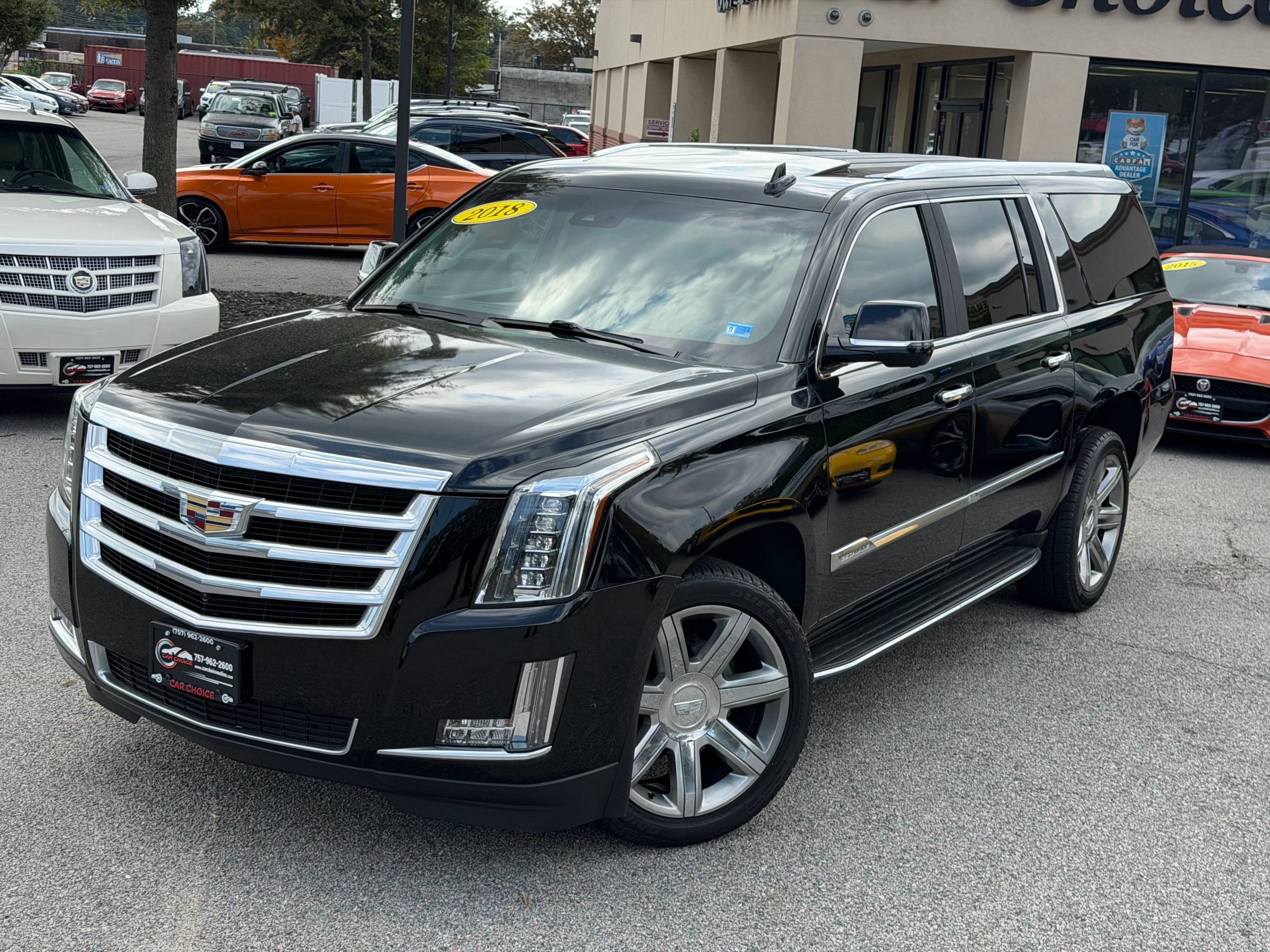 Used 2018 Cadillac Escalade ESV Luxury AWD/4WD image 2