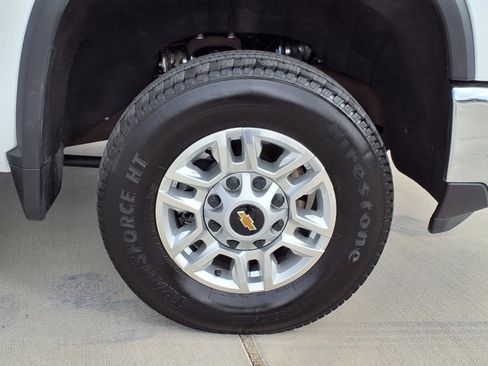 Used 2025 Chevrolet Silverado 2500 LT w/ Convenience Package image 9