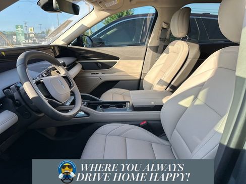 New 2025 Lincoln Nautilus Premier image 5