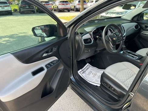 Used 2020 Chevrolet Equinox LS w/ LS Convenience Package image 9