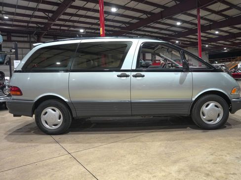 Used 1992 Toyota Previa LE image 10