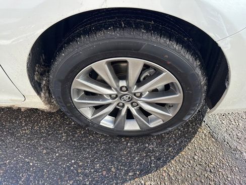 Used 2016 Toyota Camry XLE image 4