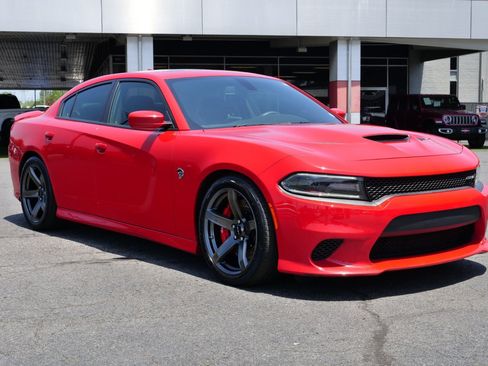 Used 2018 Dodge Charger SRT Hellcat RWD image 4