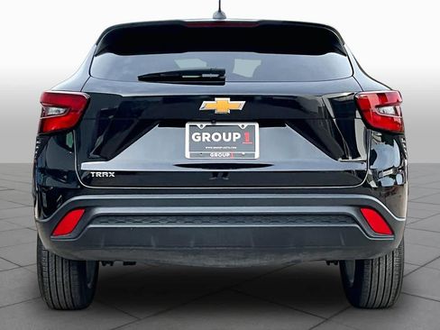 Used 2025 Chevrolet Trax LS w/ LS Convenience Package FWD image 5