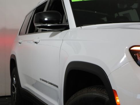 Used 2024 Jeep Grand Cherokee L Limited w/ Luxury Tech Group II AWD/4WD image 3