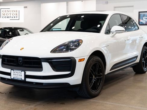 Used 2024 Porsche Macan image 1