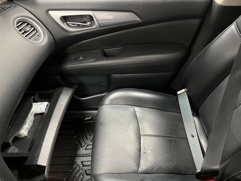 Used 2019 Nissan Pathfinder SL AWD/4WD image 40