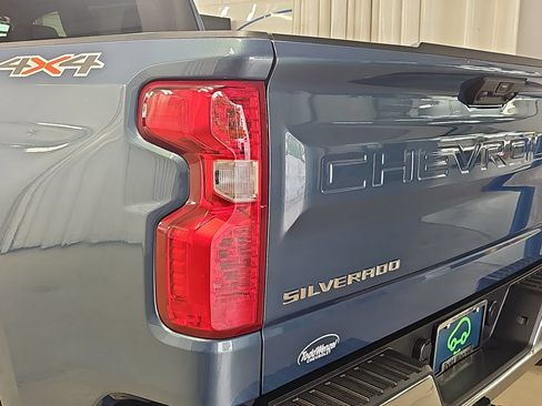 Used 2024 Chevrolet Silverado 1500 LT AWD/4WD image 39