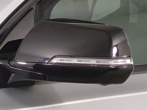 Used 2020 Chevrolet Traverse Premier w/ Redline Edition image 12