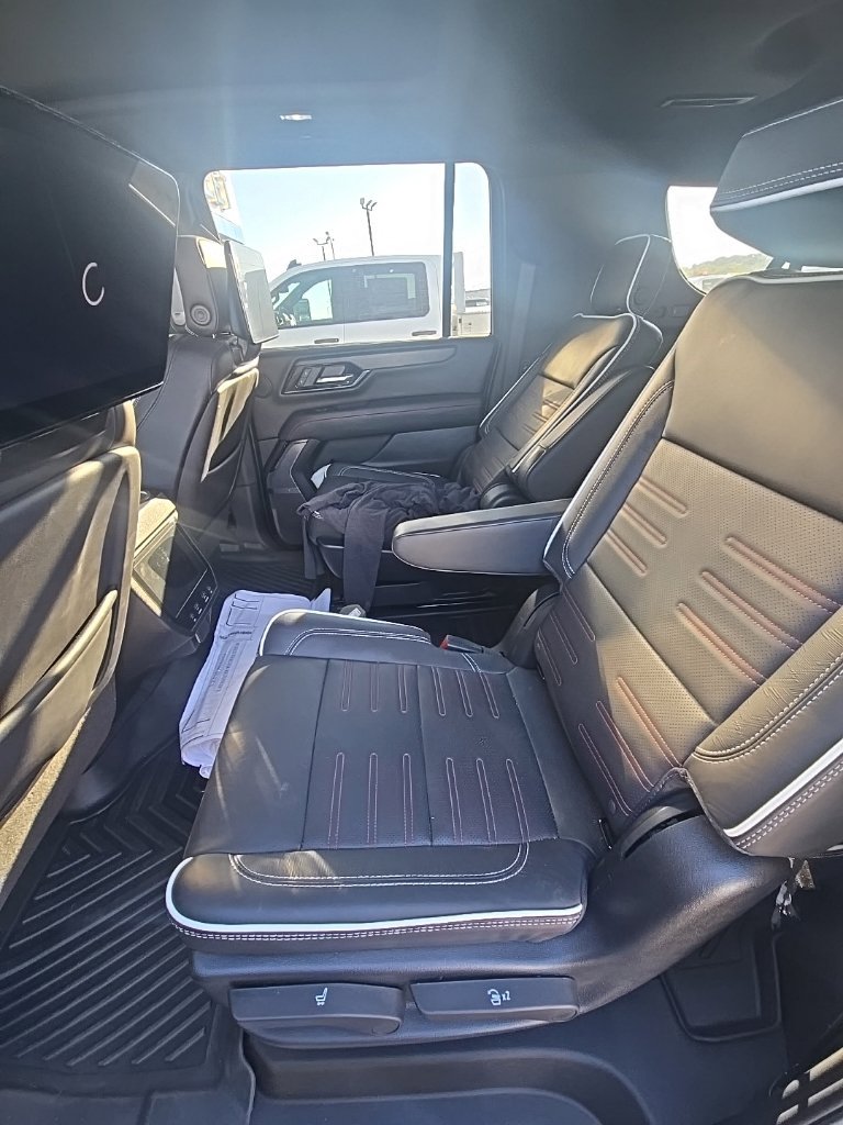 Used 2025 GMC Yukon XL AT4 Ultimate AWD/4WD image 8