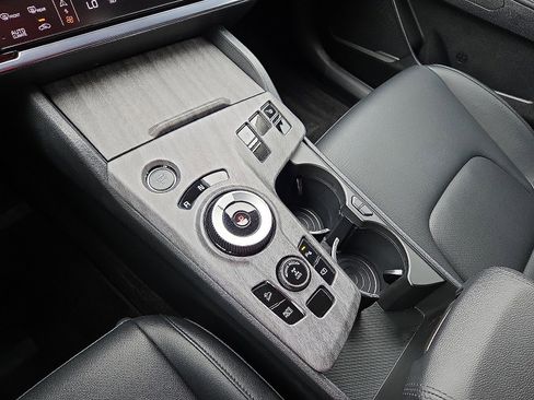 Used 2025 Kia Sportage EX image 25