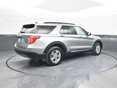 Used 2023 Ford Explorer XLT w/ Equipment Group 202A image 8