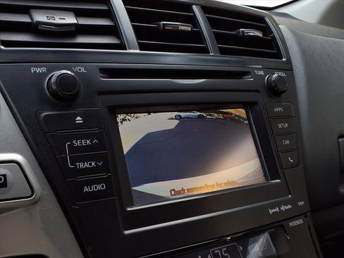 Used 2014 Toyota Prius V Three image 8