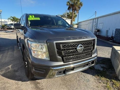 Used 2021 Nissan Titan SV image 2