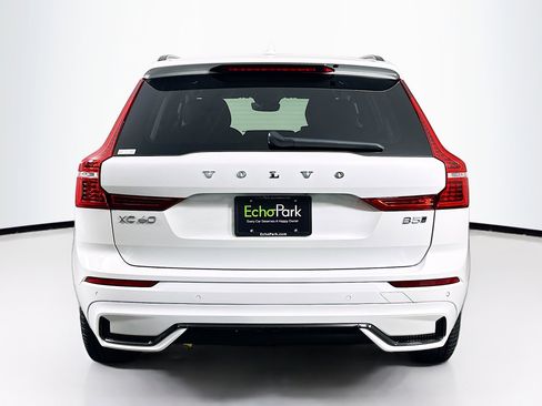 Used 2025 Volvo XC60 B5 Plus image 7