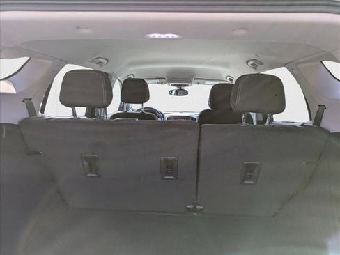 Used 2024 GMC Terrain SLE image 6