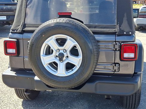 Used 2021 Jeep Wrangler Sport S image 16