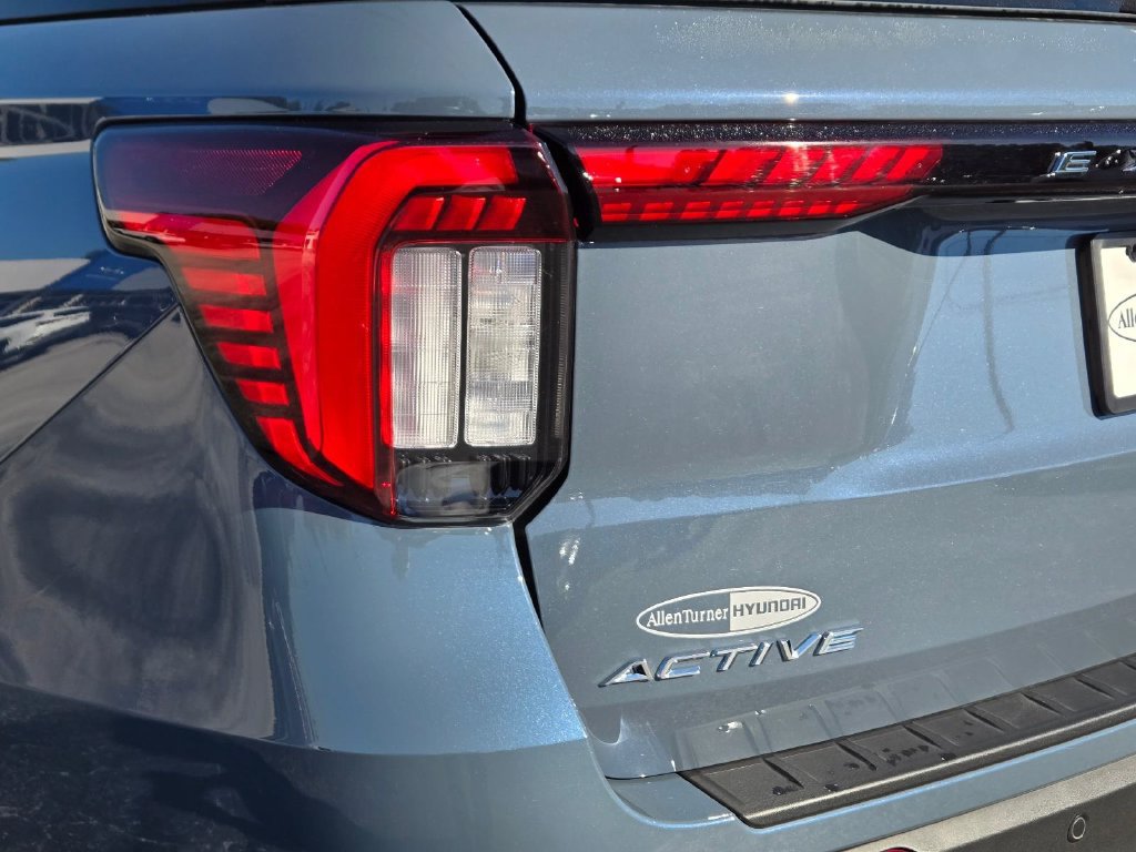 Used 2026 Ford Explorer Active RWD image 7