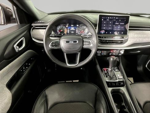 Used 2024 Jeep Compass Latitude AWD/4WD image 8