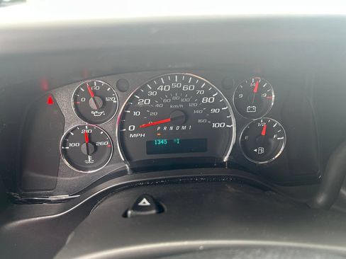 Used 2024 GMC Savana 2500 w/ Driver Convenience Package RWD image 18