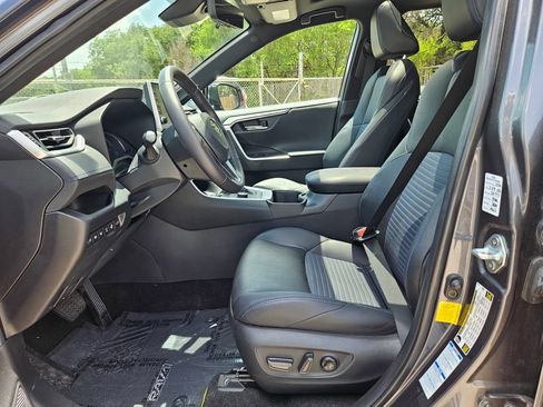 Used 2022 Toyota RAV4 XSE AWD/4WD image 18