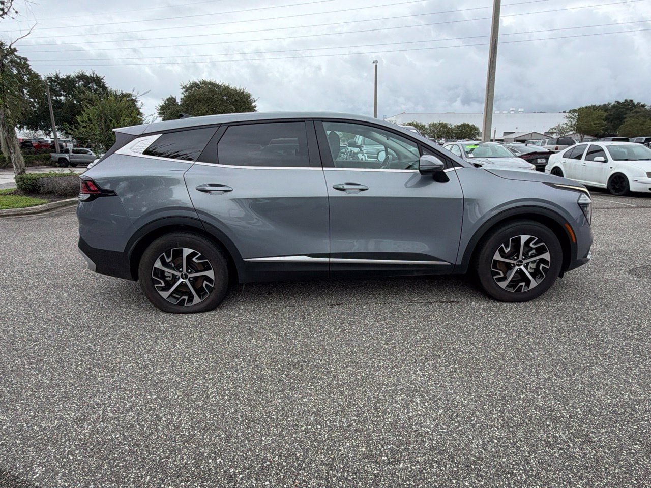 Used 2025 Kia Sportage EX FWD image 4