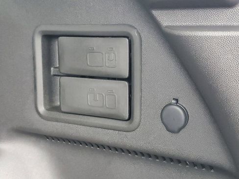 Used 2024 Chevrolet Equinox LT image 29