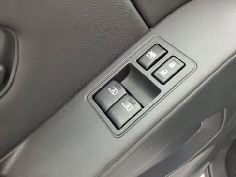 New 2026 Nissan Frontier S image 29