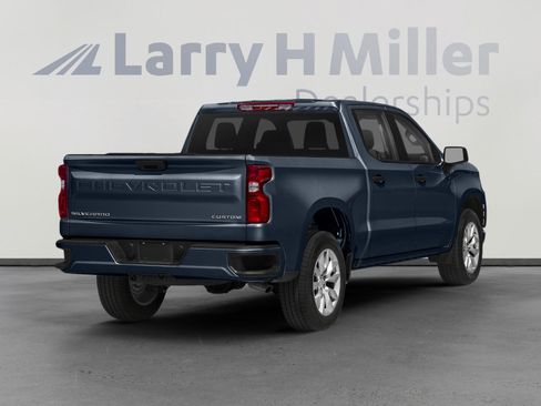 Used 2020 Chevrolet Silverado 1500 Custom w/ Custom Value Package AWD/4WD image 2