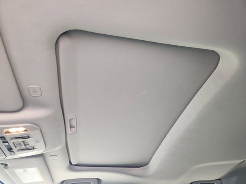 Used 2023 Toyota Highlander XLE image 28