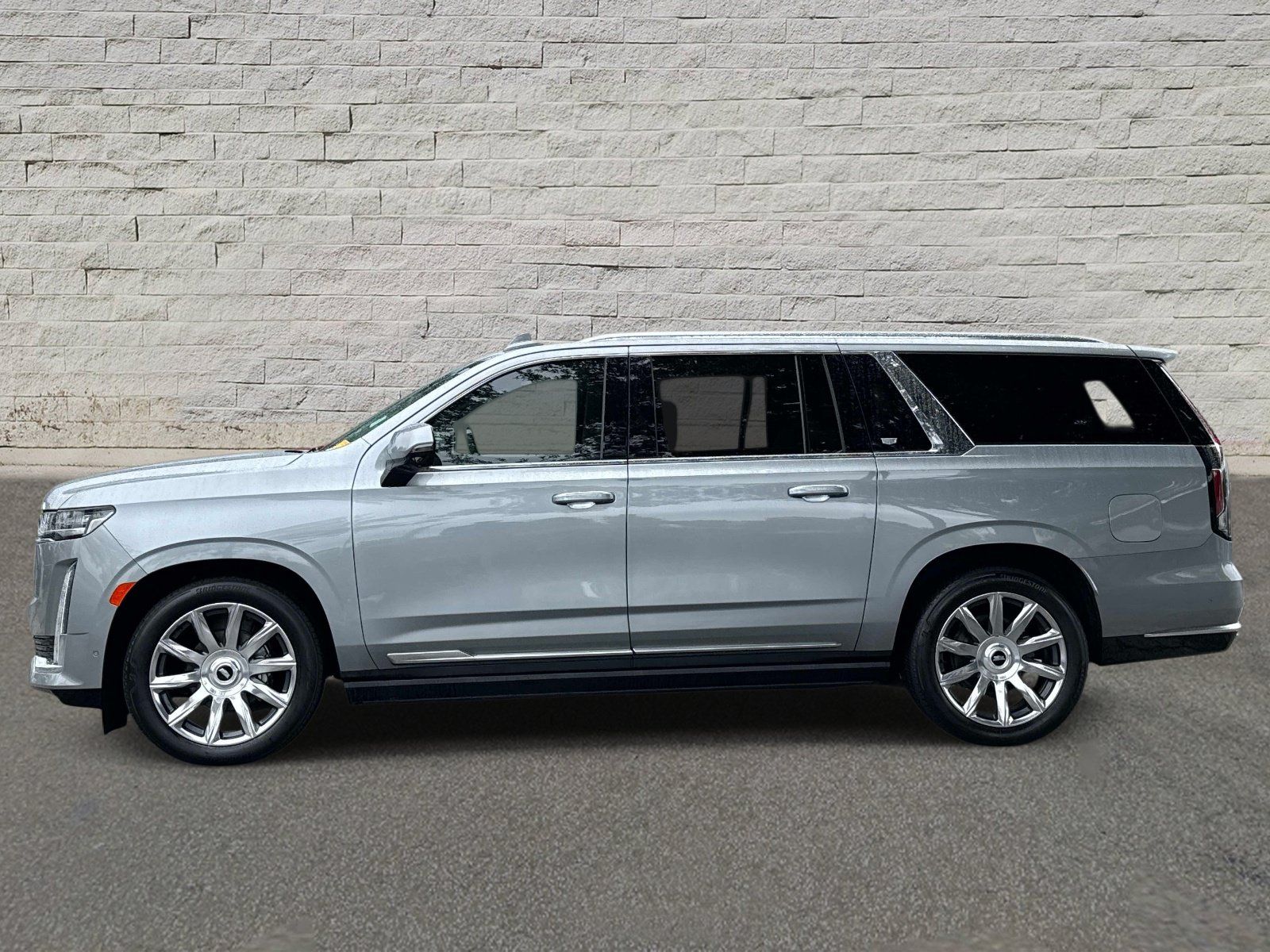 Used 2024 Cadillac Escalade ESV Premium Luxury Platinum AWD/4WD image 2