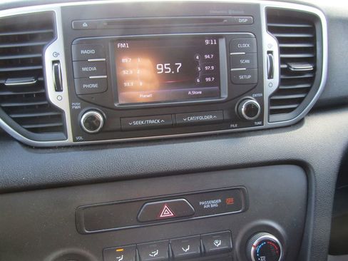 Used 2018 Kia Sportage LX AWD/4WD image 13