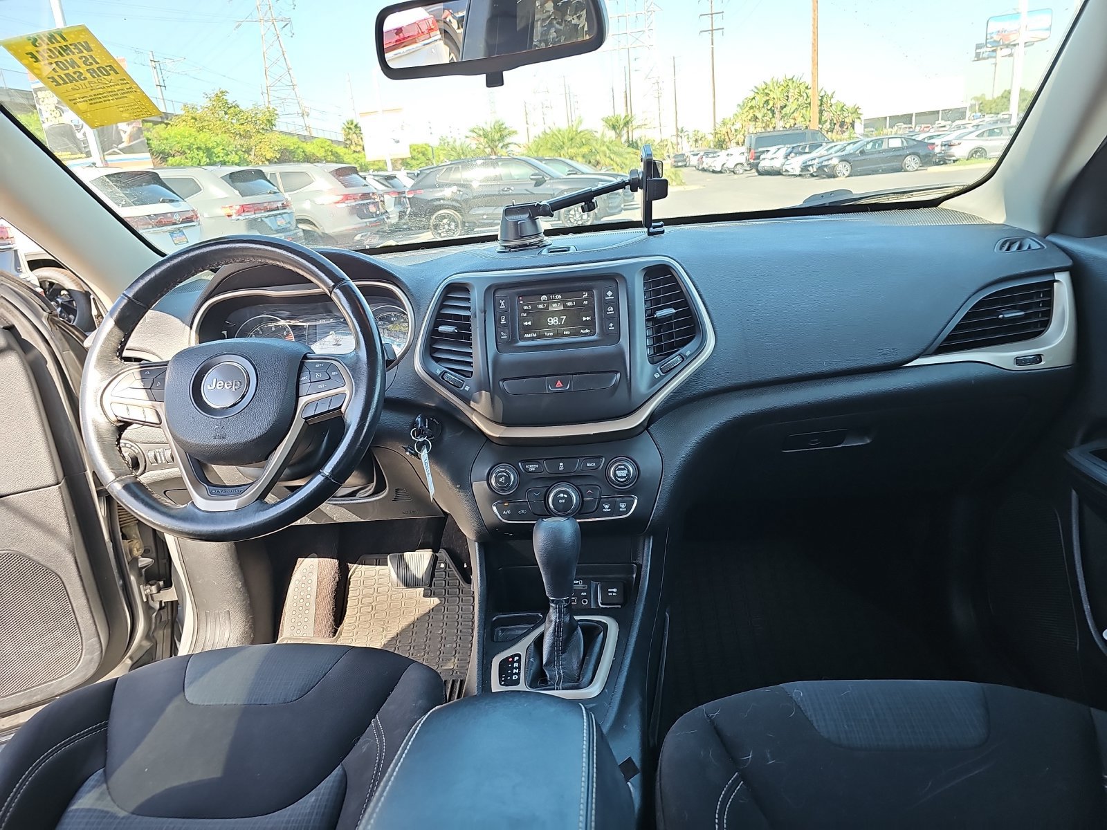Used 2016 Jeep Cherokee Latitude FWD image 12