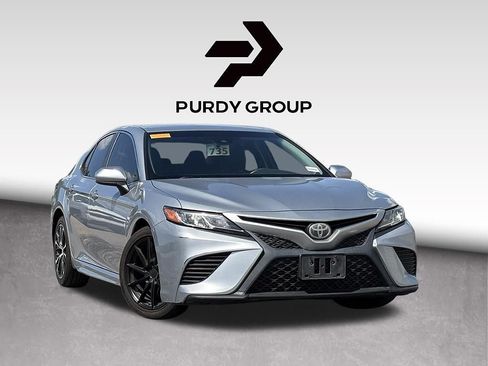 Used 2018 Toyota Camry SE FWD image 1