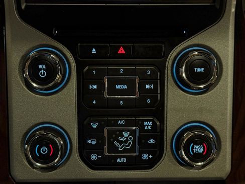 Used 2014 Ford F450 Lariat w/ Lariat Ultimate Package image 27